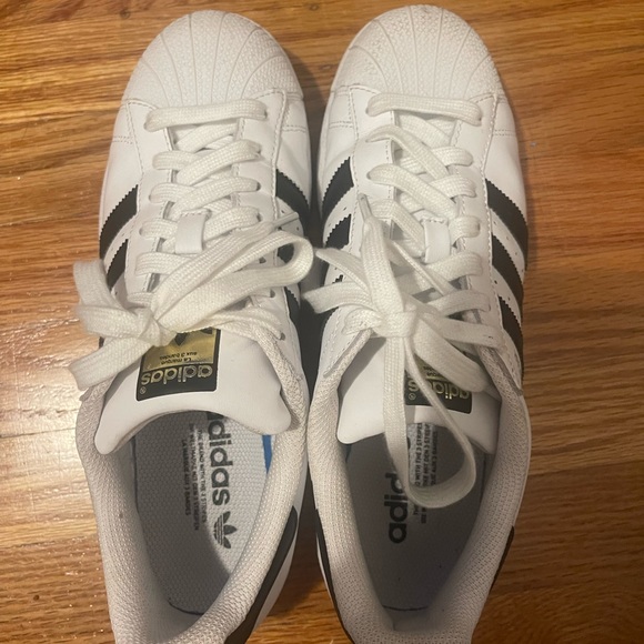 New Addidas Superstar - Picture 2 of 3